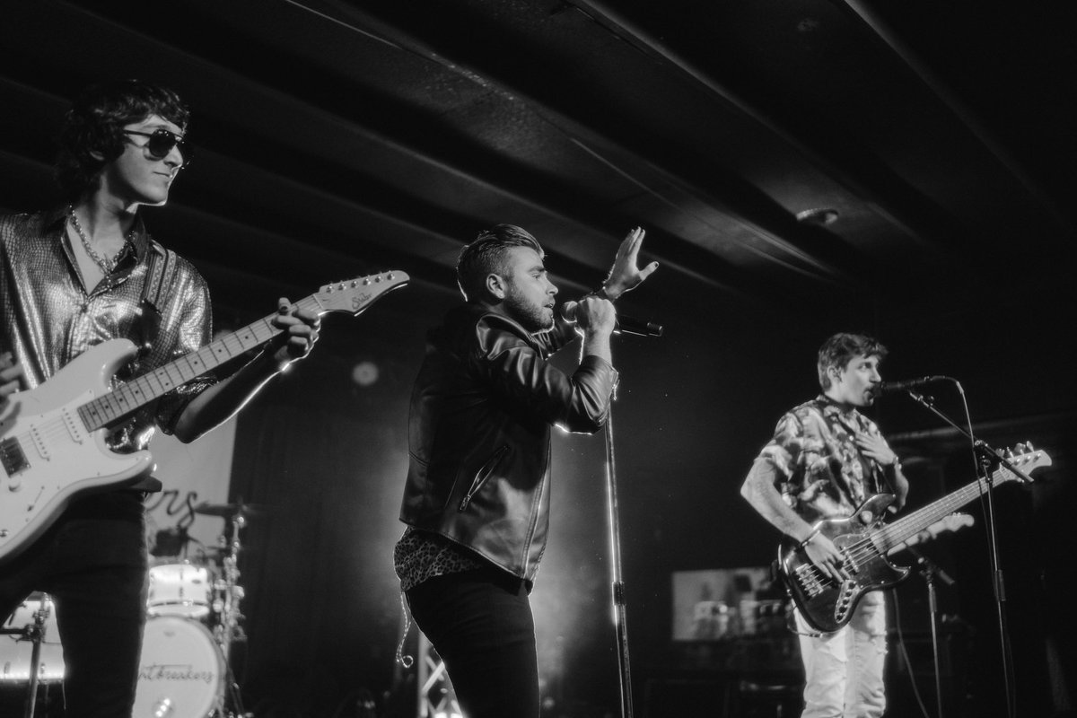 nightbrkrs's tweet photo. Goosebumps from how loud everyone was last night. Thank you to everyone in Tampa for coming out! 

📸: @mknoxmedia https://t.co/mtglinWqUZ
