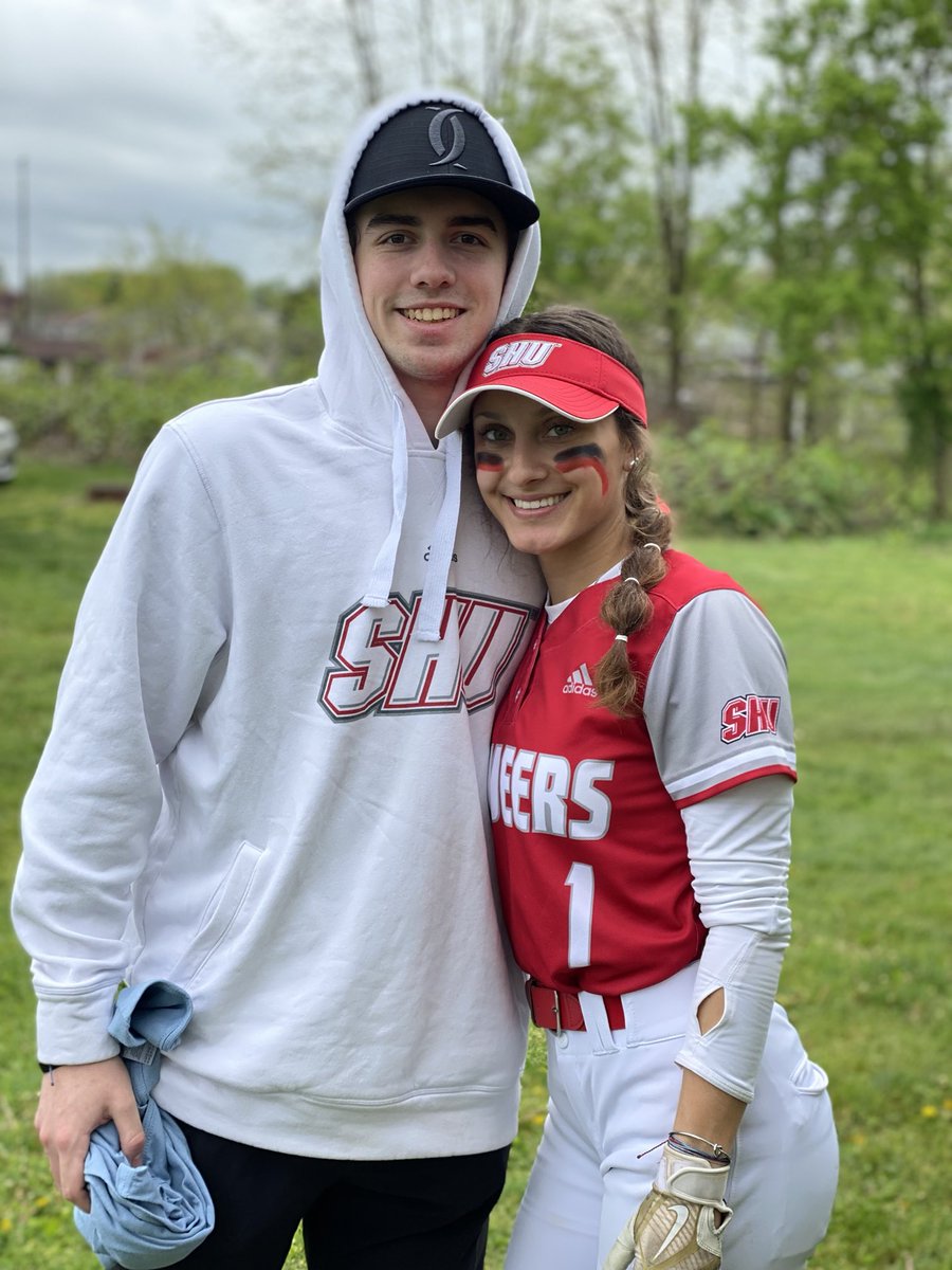 KStone308's tweet photo. Big Congratulations to ⁦@HaileyP93154992⁩ and her Sacred Heart Univ 🥎team today.  Regional Championship ✅. Good luck at Nationals in Georgia ! https://t.co/2mMVDcRHP0