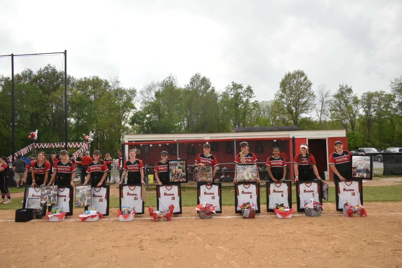 WabashValleySB's tweet photo. Sophomore Day Sweep vs. Shawnee 🧹

Game 1 - W 17-0
Game 2 - W 6-3

6 home runs on the day for Lady Warriors - Jayley Akers had two and Gracee Sullivan, Adie Nolley, Kinsly Heichelbech, and Marisa Lane each had one https://t.co/HDQJ9uVMOj