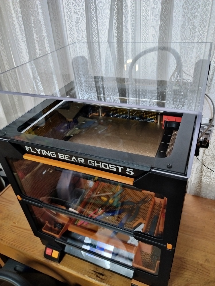 Roguish_'s tweet photo. ついにアマゾンからの完全脱出に成功😆
トップカバーは4mmポリカ箱
フロントドアは2mmポリカの２枚ペア（をさらに上下）
視認性UP↑ 機能性UP↑ 耐火性UP↑🤣
#３Dプリンター #flyingbear https://t.co/rdjbtx1avc
