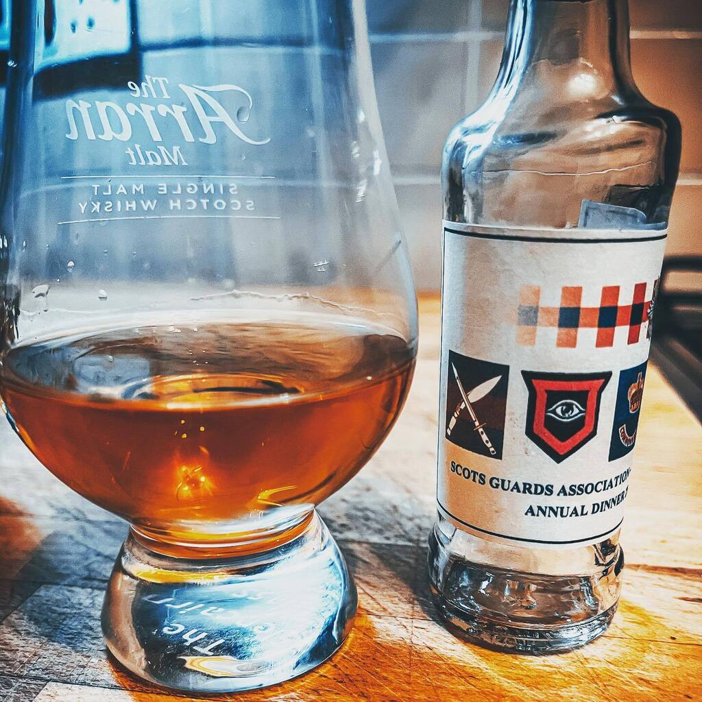 Scots Guards Association whisky instagr.am/p/CroyQbdsail/