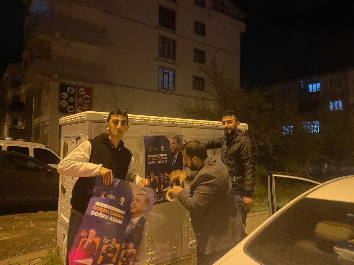 omerkatkay12's tweet photo. 📍 BİNGÖL

Dikkat; Bingöl'ün Her Sokağında; AK Gençlik izi var! 😎

AK Gençlik Bingöl olarak; saha faaliyetlerimiz kapsamında, şehrimizin her sokağına adaylarımızın afişlerini asmaya devam ediyoruz.🇹🇷😍

@FeyziBerdibek1 @Korkutata_Zeki @furkanufukcoskn https://t.co/TmWdupBkEa