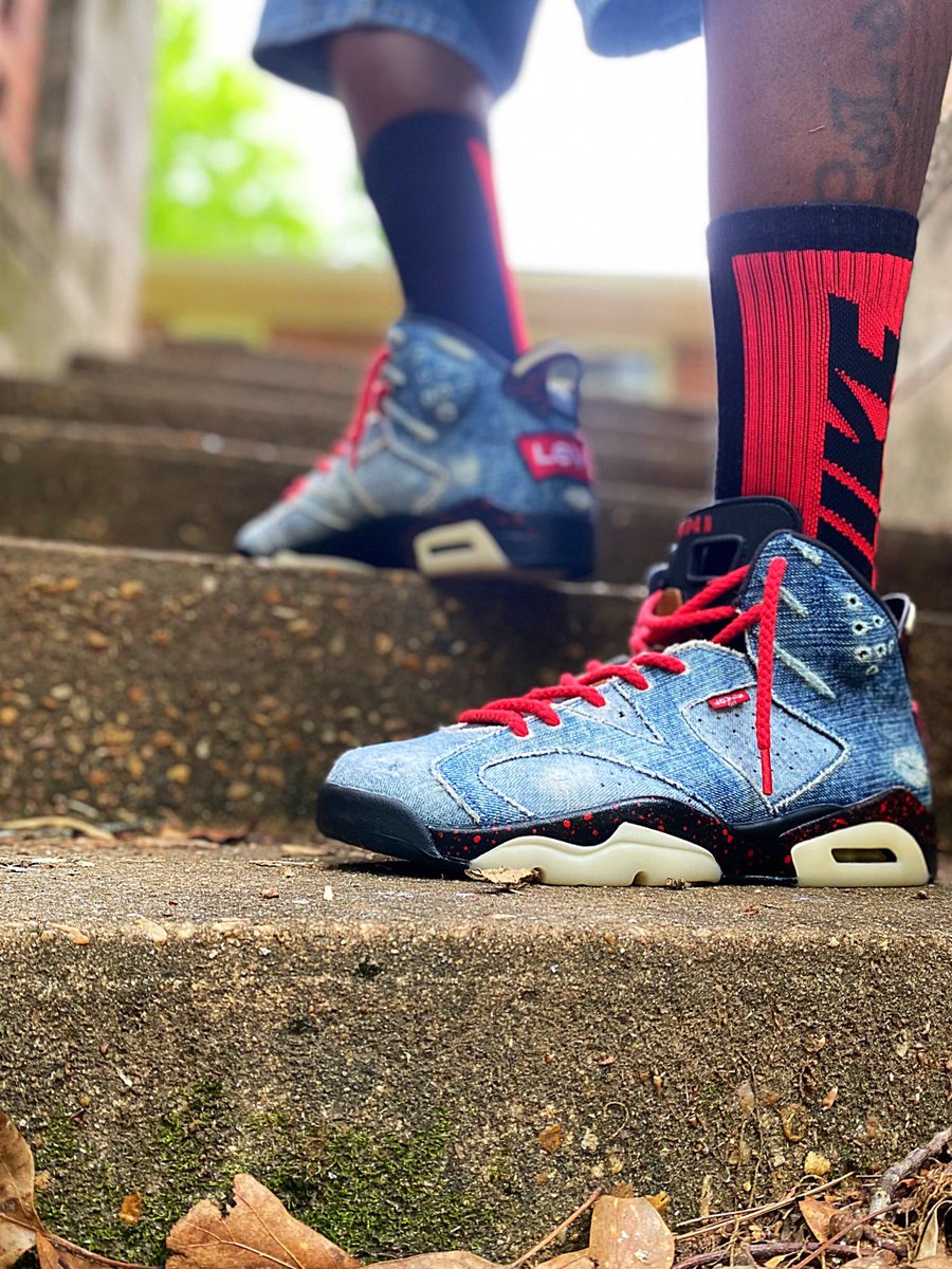 alabamatattoo27's tweet photo. Views from da 6‼️#stuntmanapproved #Kotd #Jordan6denim #Leviscustom #snkrsliveheatingup #snkrskickcheck @Nike @LEVIS @Jumpman23 @tiona_deniece https://t.co/6UUnw9N3Vw