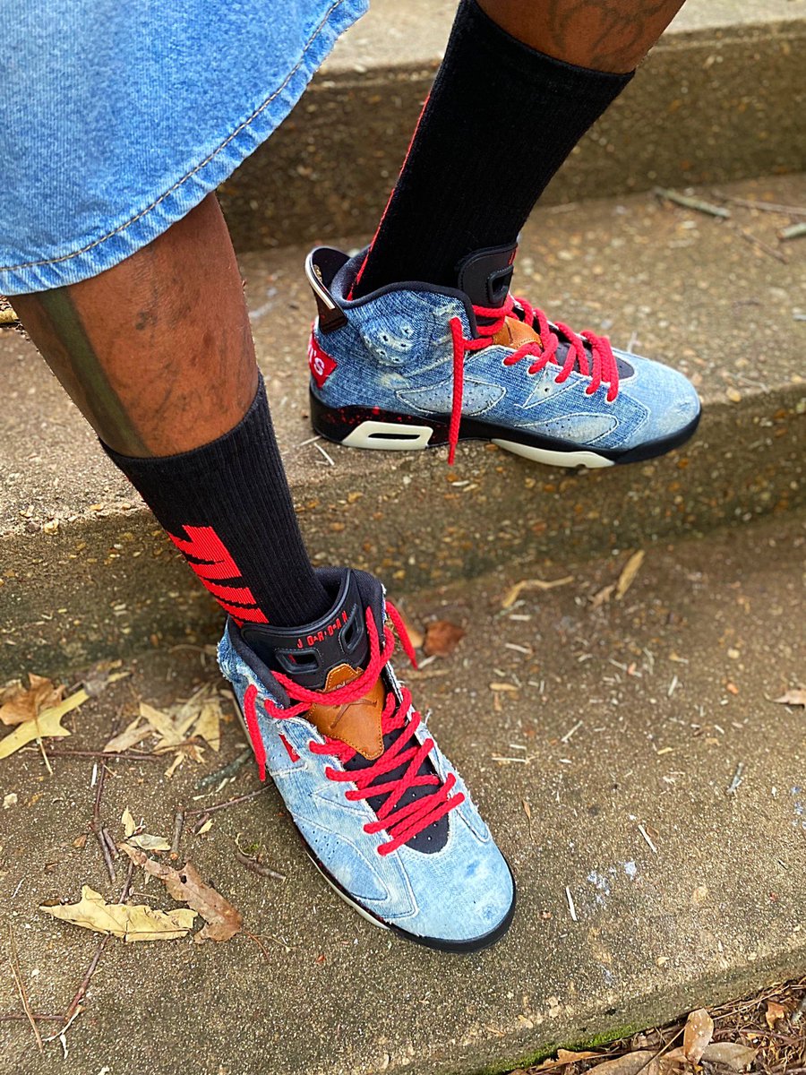 alabamatattoo27's tweet photo. Views from da 6‼️#stuntmanapproved #Kotd #Jordan6denim #Leviscustom #snkrsliveheatingup #snkrskickcheck @Nike @LEVIS @Jumpman23 @tiona_deniece https://t.co/6UUnw9N3Vw