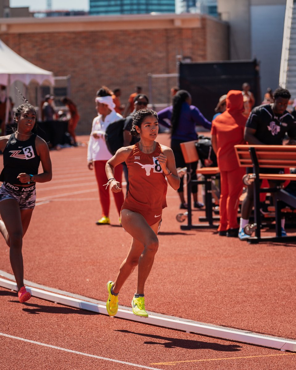 TexasTFXC's tweet photo. Texas Invitational | W 800🤘

Texas goes 1&amp;2 in the 800 with Brooke Jaworski winning at 2:05.81 and @amityebarb finishing second at 2:09.32. https://t.co/X3ChVAAZ4X