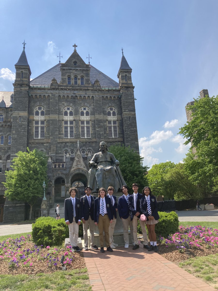 susi4ed's tweet photo. For the St. Edward's Questers, the excitement reached beyond four walls.
@StEdsVero 
#howsesconnects https://t.co/DRoy71DVk3