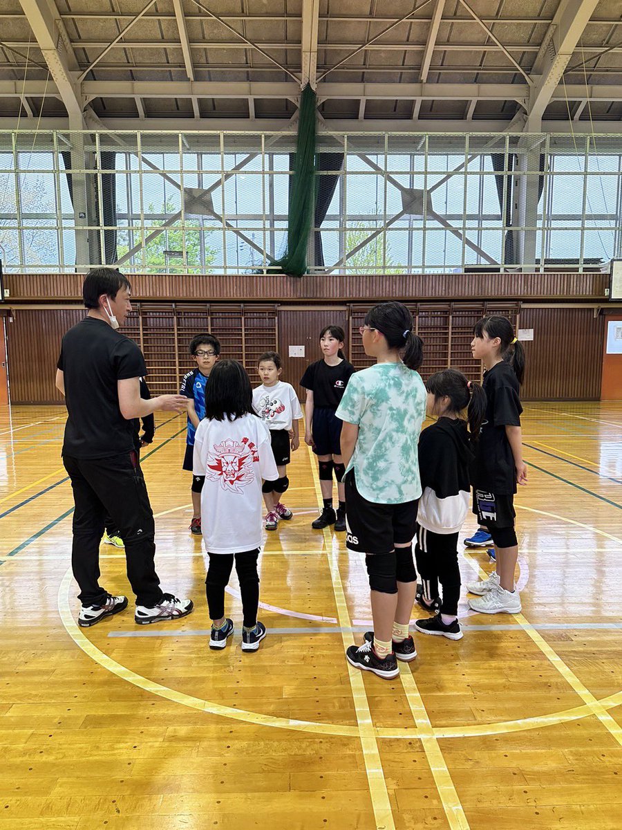 jaigodbc's tweet photo. 小学生チームの練習風景です。
1年生から6年生までみんなで楽しく真剣に練習に励んでいます💪
新年度になり新しいメンバーも加わりました！
そして昨日は体験者も来てくれました！

体験見学は随時可能ですので興味のある方はお気軽に体育館へお越しください。
#ドッジボール #青森 #じゃいごかだーる https://t.co/i55MdFGIub