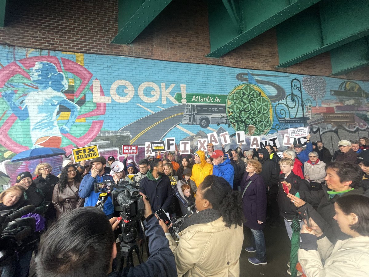 KathyParkPrice's tweet photo. It’s beyond time to #FixAtlantic.
As we learned from @Sen_Gounardes, all those who signed up for the walk will get alerts about the letter you can sign onto support a transformative redesign of Atlantic Ave. https://t.co/qyLwH4LKOD https://t.co/KPMetmxAMl