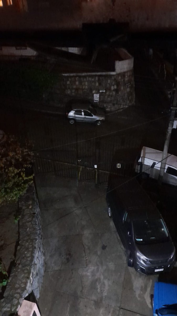 kbzonvalpo's tweet photo. @Chilquinta  sector sin alumbrado público. Calles Gutenberg Portales   ,Cerro Lecheros ,Valparaiso https://t.co/Z7fghbonak