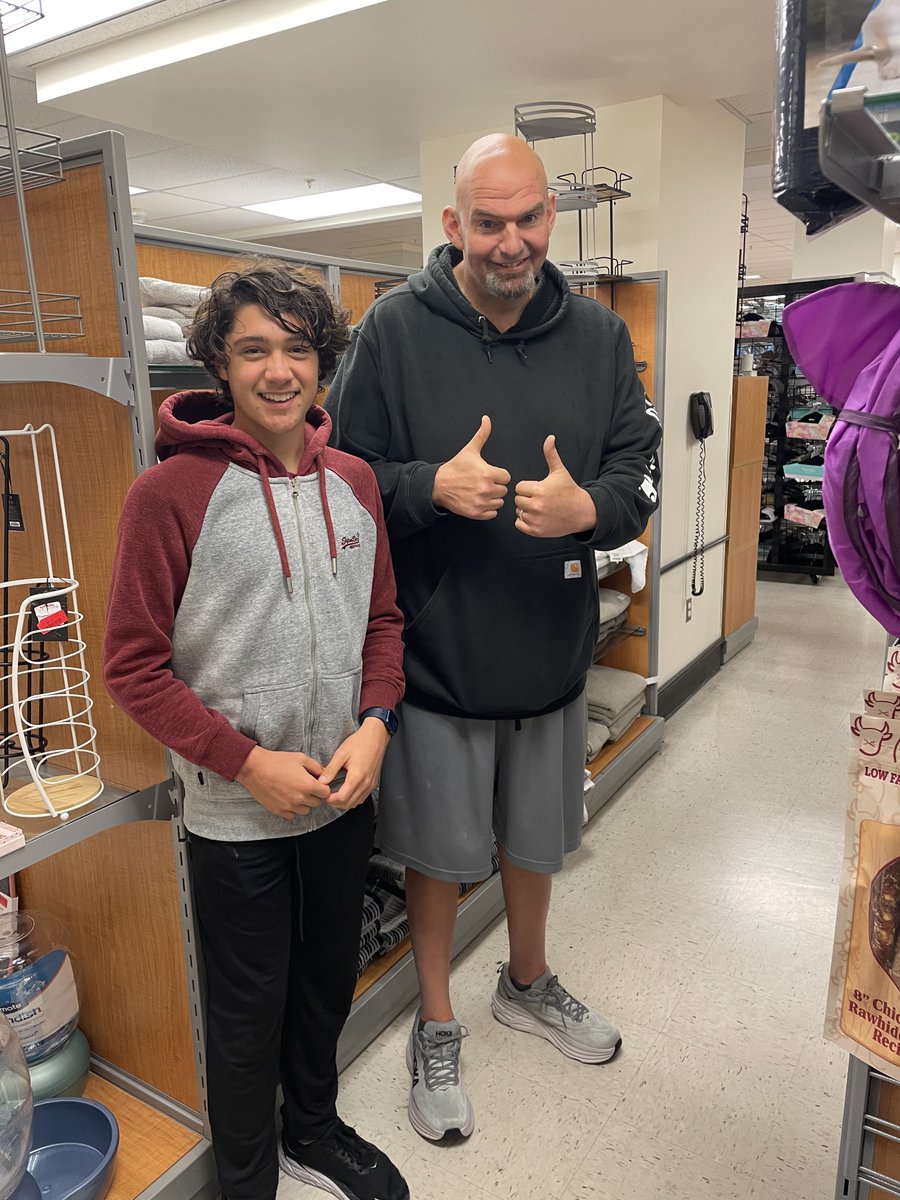 susi4ed's tweet photo. While hunting down an umbrella to buy, Jack even met a rather well-known politician...
@StEdsVero 
#howsesconnects https://t.co/y2OtznAHZJ