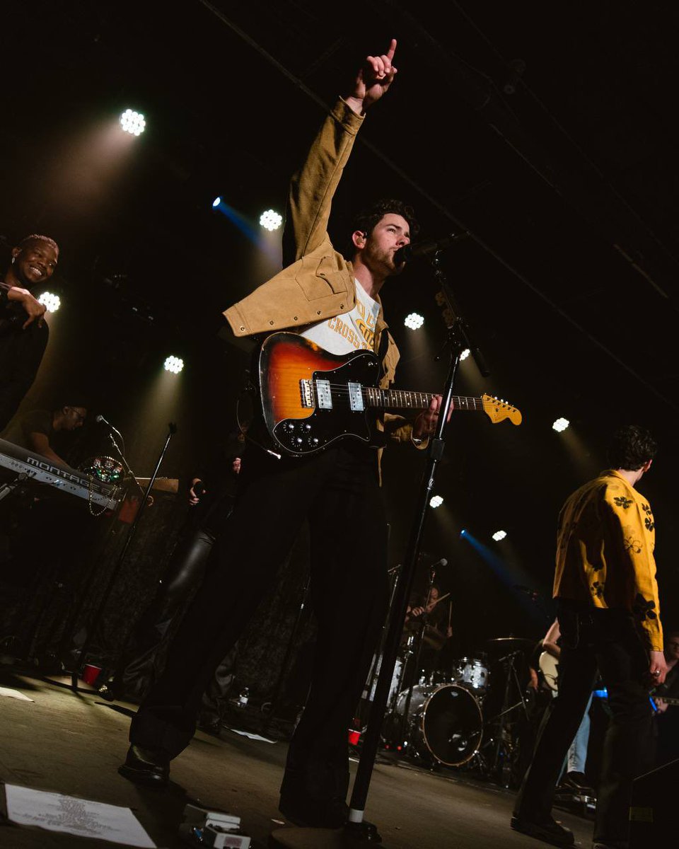 nickjonas's tweet photo. What a show in Baltimore! Got to play a few songs we haven’t played in awhile and everyone was so loud you broke the sound system 😂 Let’s do it again sometime! https://t.co/J33lZk5Hh5