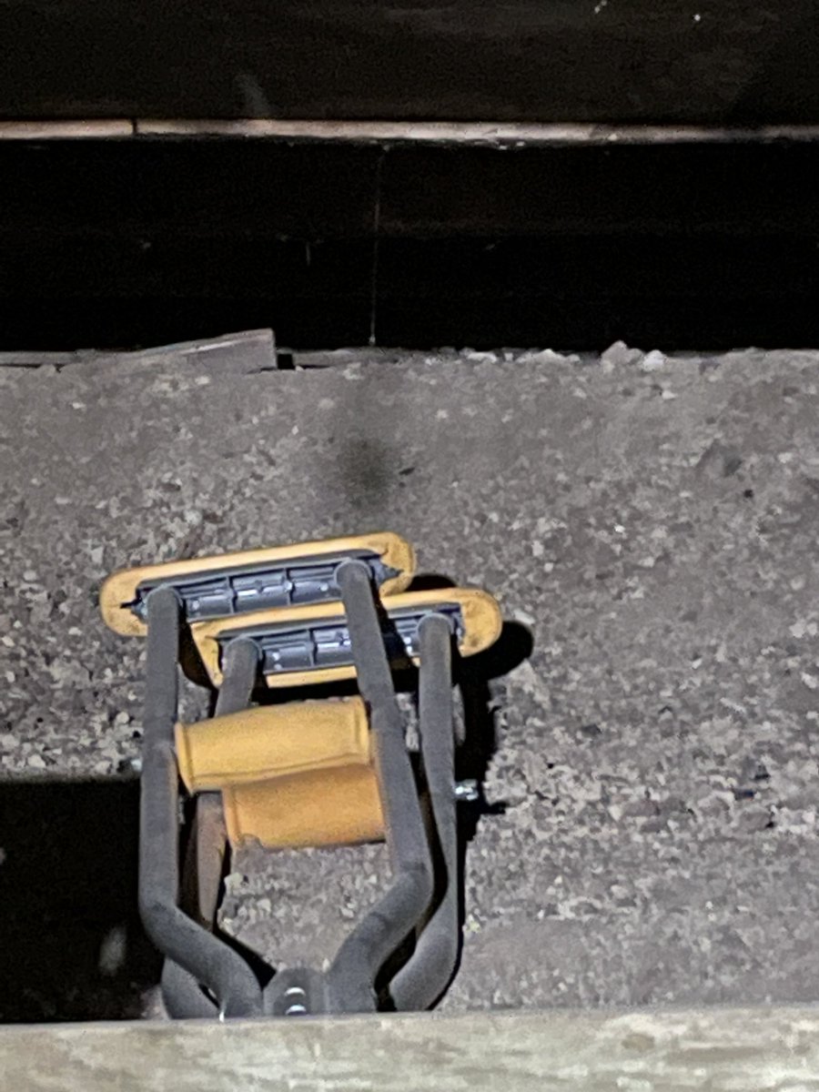 chick_binewski's tweet image. Thanks again, @CoCrain and @Damo_Deps, for the “definitely not haunted, just a crime scene” peace of mind!