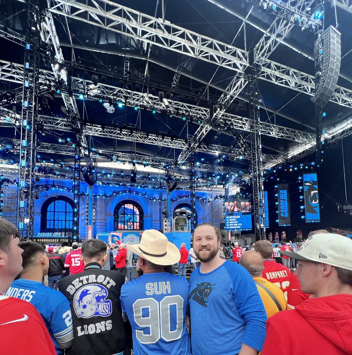 coltonhunter51's tweet photo. I was blessed enough to be able to go to this year's #NFLDraft    . I had to be there to support my @Panthers! I offered them a deal, and they agreed. Can I get some help on these 250 retweets?

This was one of the most exciting experiences of my life! https://t.co/1p854b3JRO