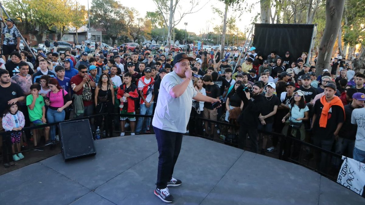 CascallaresPJ's tweet photo. 🎵🎶Esta tarde acompañamos a la multitud que se dio cita en la arboleda de Claypole para disfrutar de la segunda edición de #Halabalusa, ¡la primera competencia de freestyle pionera de habla hispana!. #SomosBrown https://t.co/893kPqJhqN