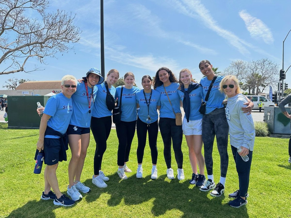 USDwbb's tweet photo. Beautiful day to be a part of the 38th Annual Linda Vista Multi-Cultural Fair & Parade with @USDToreros. #WinningintheCommunity https://t.co/yJHm3hh66a