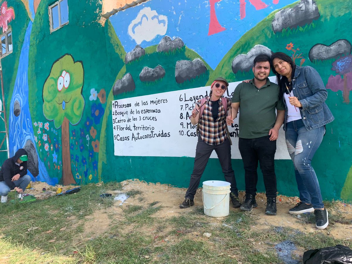FGenval's tweet photo. Culminó hoy el trabajo de muchos actores para lograr el mural más grande de Soacha, desarrollado por niñas y niños del territorio, con la ayuda de jóvenes voluntarios, la unión de OSC,
empresas y la comunidad. #SomosterritorioSoachuno https://t.co/7JoYFUSp4I