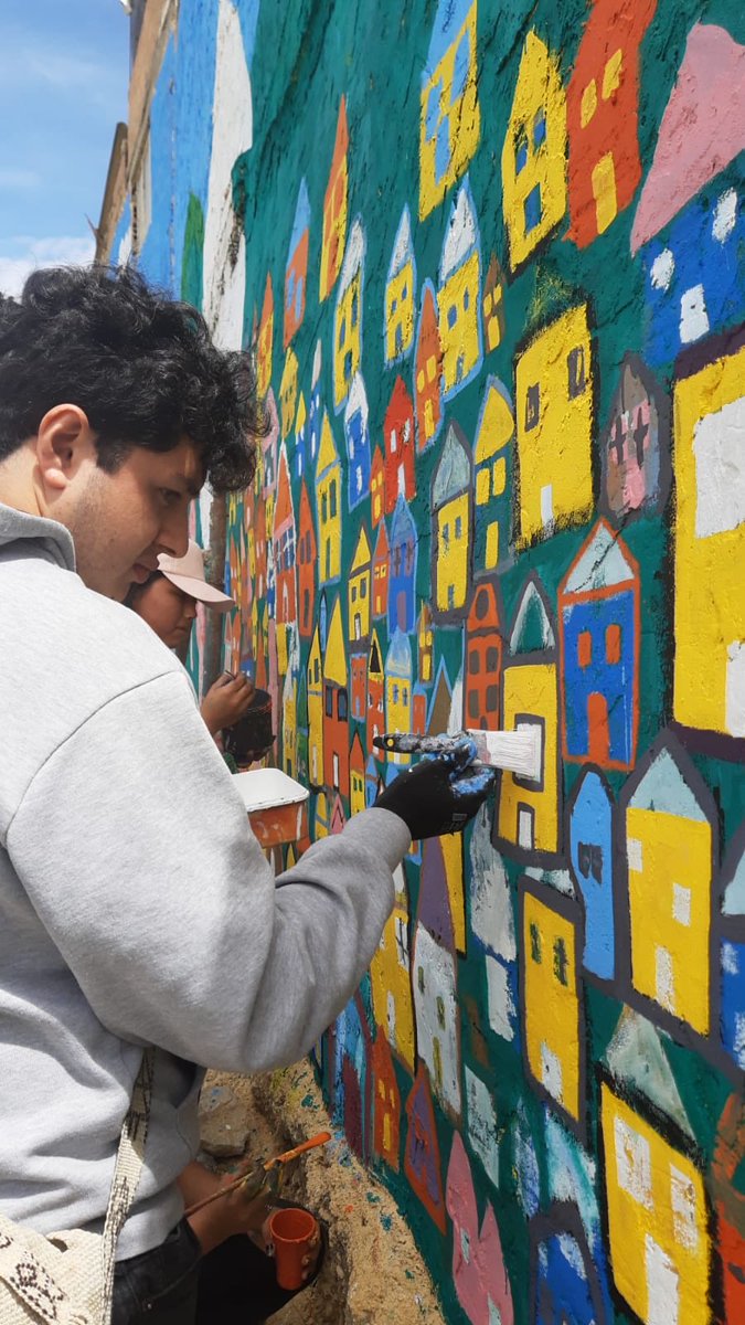FGenval's tweet photo. Culminó hoy el trabajo de muchos actores para lograr el mural más grande de Soacha, desarrollado por niñas y niños del territorio, con la ayuda de jóvenes voluntarios, la unión de OSC,
empresas y la comunidad. #SomosterritorioSoachuno https://t.co/7JoYFUSp4I