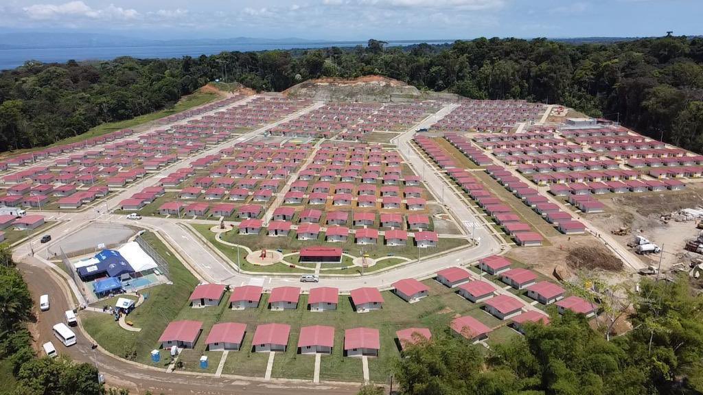 JC_Varela's tweet photo. La nueva Urb. Isla Colón en Bocas del Toro, es parte de las 100 mil viviendas que gestionamos con transparencia para mejorar la calidad de vida de miles de panameños. Felicidades a las 486 familias beneficiadas y a todos los que hicieron posible la culminación de esta obra. https://t.co/dThytm6Vy0