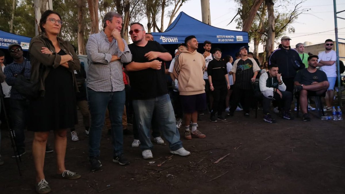 CascallaresPJ's tweet photo. 🎵🎶Esta tarde acompañamos a la multitud que se dio cita en la arboleda de Claypole para disfrutar de la segunda edición de #Halabalusa, ¡la primera competencia de freestyle pionera de habla hispana!. #SomosBrown https://t.co/893kPqJhqN