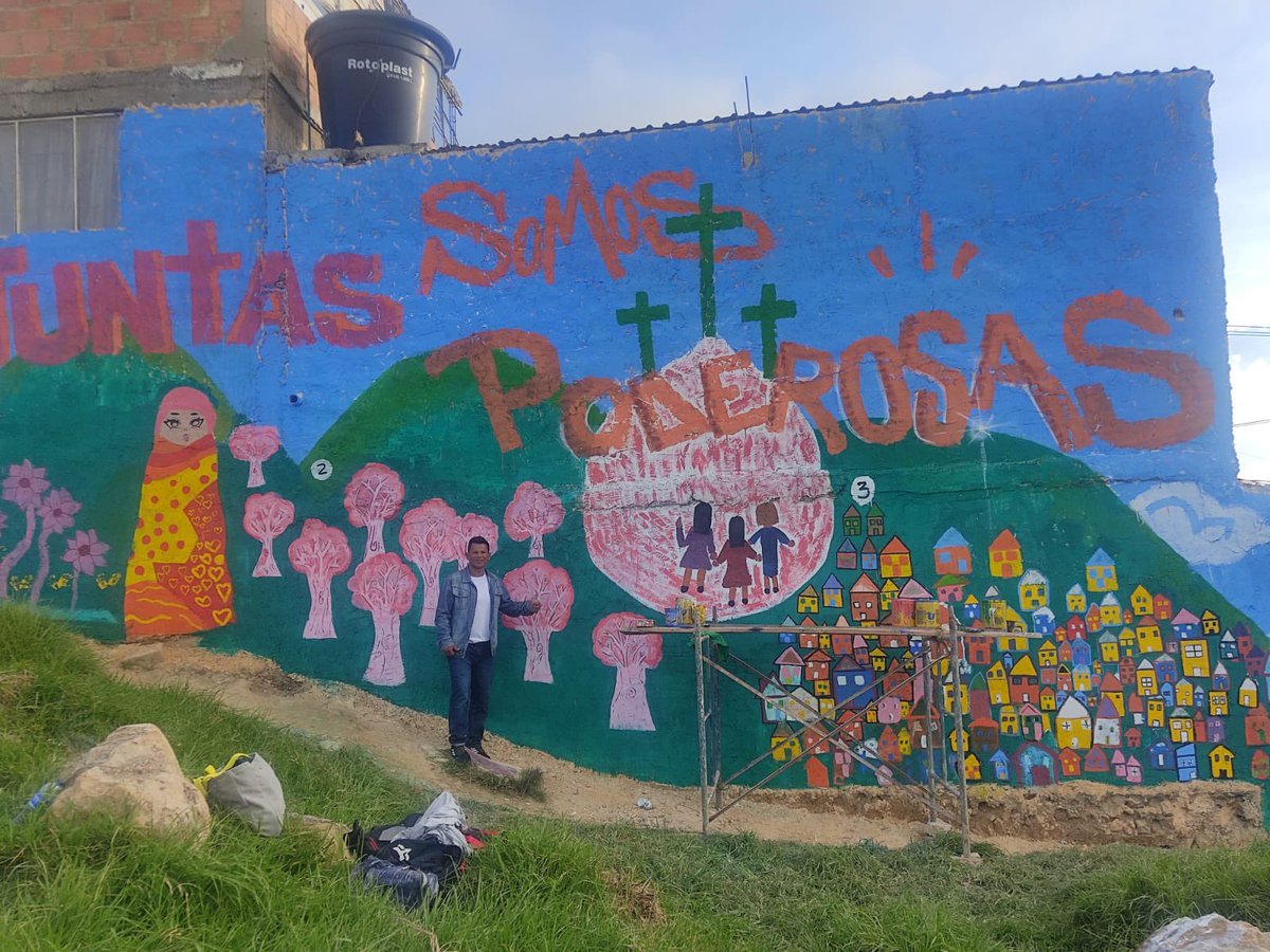 TeresaLezcano13's tweet photo. @FGenval Así quedó plasmado el sueño de los niños y niñas.
El proceso Regenerativo y de Resignificación del territorio va materializándose desde la cultura y el trabajo colectivo de todos. Migrantes y Locales todos juntos porque #SomosterritorioSoachuno https://t.co/EUEgq7aipu