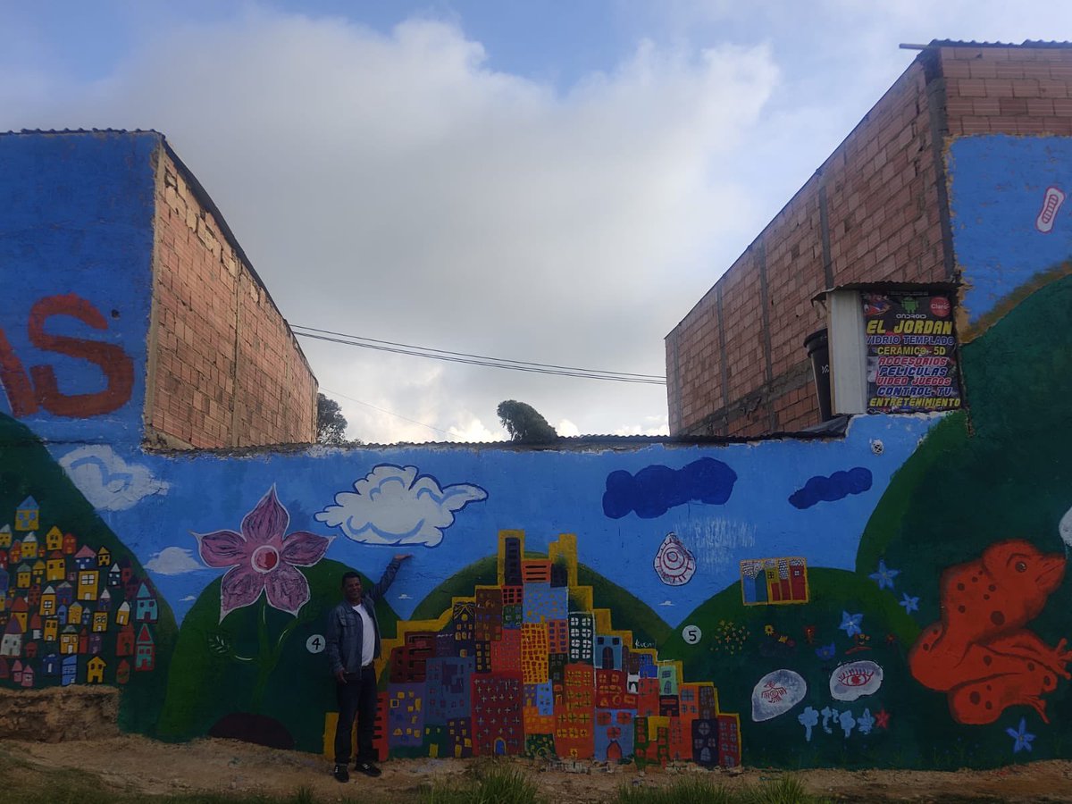 TeresaLezcano13's tweet photo. @FGenval Así quedó plasmado el sueño de los niños y niñas.
El proceso Regenerativo y de Resignificación del territorio va materializándose desde la cultura y el trabajo colectivo de todos. Migrantes y Locales todos juntos porque #SomosterritorioSoachuno https://t.co/EUEgq7aipu