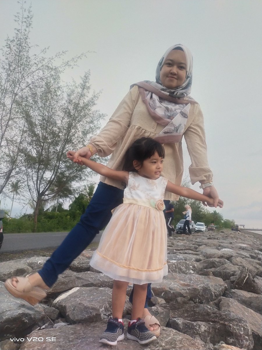 farrahputra's tweet photo. Bahagia cara kami🤪
Dakk kecik ni dh suka ambik gambar😂 https://t.co/GSc47GseaA