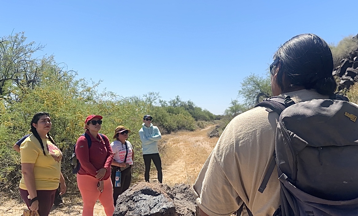 HECHOOnline's tweet photo. Today, HCLC members @adi_max07 &amp; @Hernandez4pima were able to see up close and understand why the #GreatBendoftheGila is so special to many. They want to help this precious landscape with deep cultural value get the protections it needs. #RespectGreatBend #VisitWithRespect https://t.co/kUR9kSo6TC
