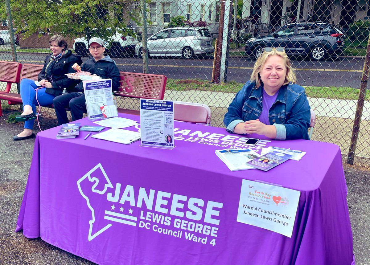 ricebilldc's tweet image. At #ANC4B Earth Resource
Day no rain at @WhittierECSTEM #W4, Kelly Hunt at table for @Janeese4DC