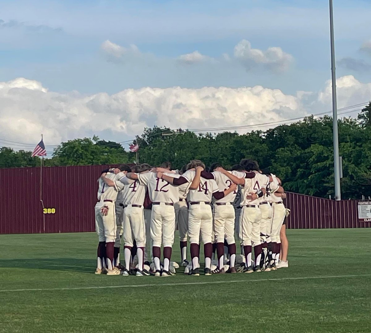 Baseball_Farmer's tweet photo. Things didn’t work out as we wanted them to, but we couldn’t be more proud of this group of young men. To all the seniors, we wish you nothing but great things and thank you for being great leaders and role models. https://t.co/MdnRHCTfLj