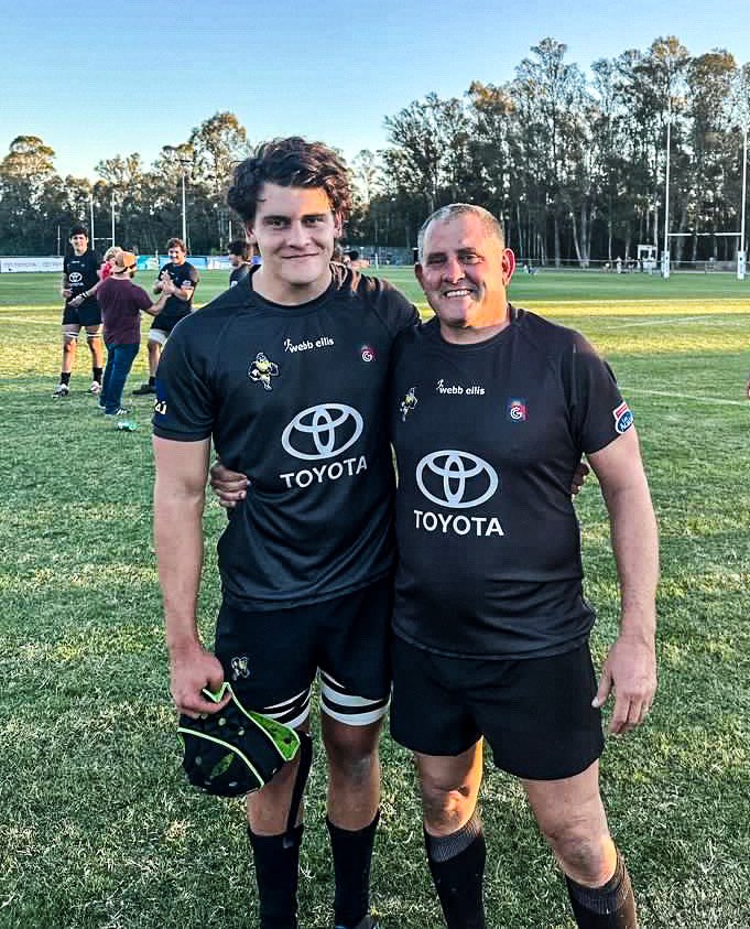 RugbyClubesURU's tweet photo. 👏🏻 HISTÓRICO 

✔️ Esta tarde, en la victoria de @loscuervos_, Aldo Bertolotti compartió cancha y plantel con su hijo Manuel. ¡Felicitaciones! 

#RugbyUruguayo🏉 https://t.co/v25CJbYbOs