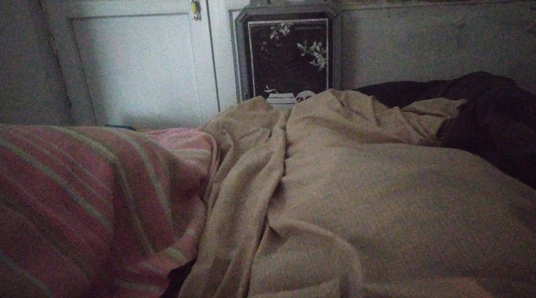 Polente777's tweet photo. @marcuslemonis @eddiebauer @CampingWorld three people are staying in one bed in one room please help. Even $1000 changes our lives.. https://t.co/7XfFDg2jeR