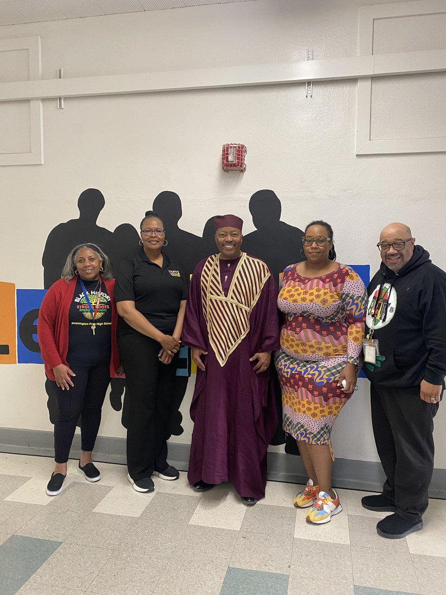 BSAP_LAUSD's tweet photo. Today, Dr. Donald Singleton ,who teaches AP African American History at Dorsey High School, shared insight with a team of dynamic educators who are reviewing and developing supplemental instructional resources for African American Studies.@LASchools #BSAP https://t.co/irdHbjQhKk