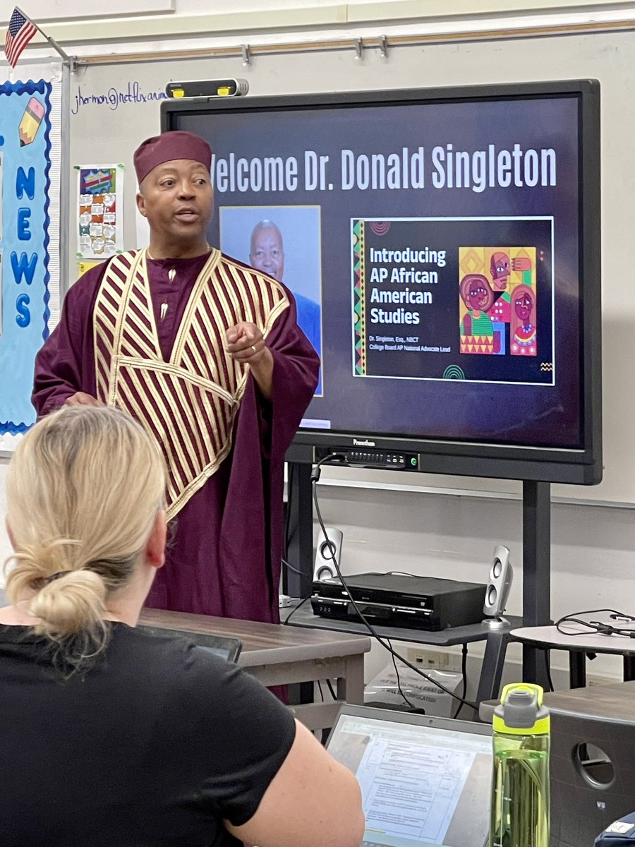 BSAP_LAUSD's tweet photo. Today, Dr. Donald Singleton ,who teaches AP African American History at Dorsey High School, shared insight with a team of dynamic educators who are reviewing and developing supplemental instructional resources for African American Studies.@LASchools #BSAP https://t.co/irdHbjQhKk