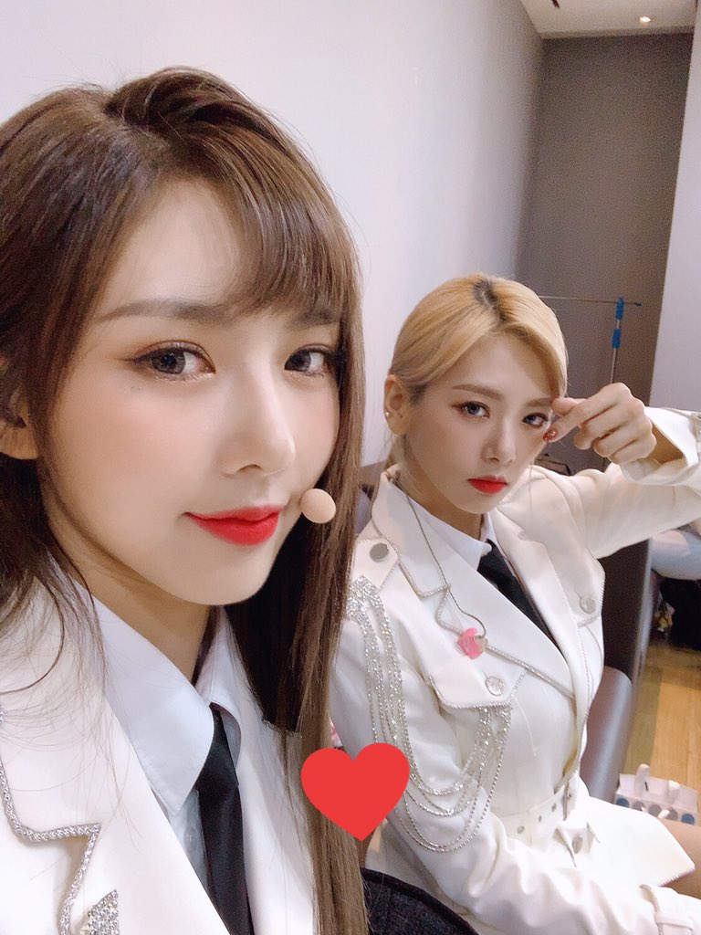 ㅤ ֺ  ׅ⠀⠀ ︎𝔫𝔦𝔤𝔥𝔱 ︎ ︎ ─ ︎ ︎ 𝖒𝖆𝖗𝖊 ⠀⠀⠀ ☪︎ ⠀⠀⠀ 〔  ɘ͠vent  〕 ...  𝐮pdαte   𖤍     #ghost𝕘irls戻る

Magi y Raisa salieron juntitas llenas de amor al regreso de estas chiquitas, listas para desearles lo mejor.