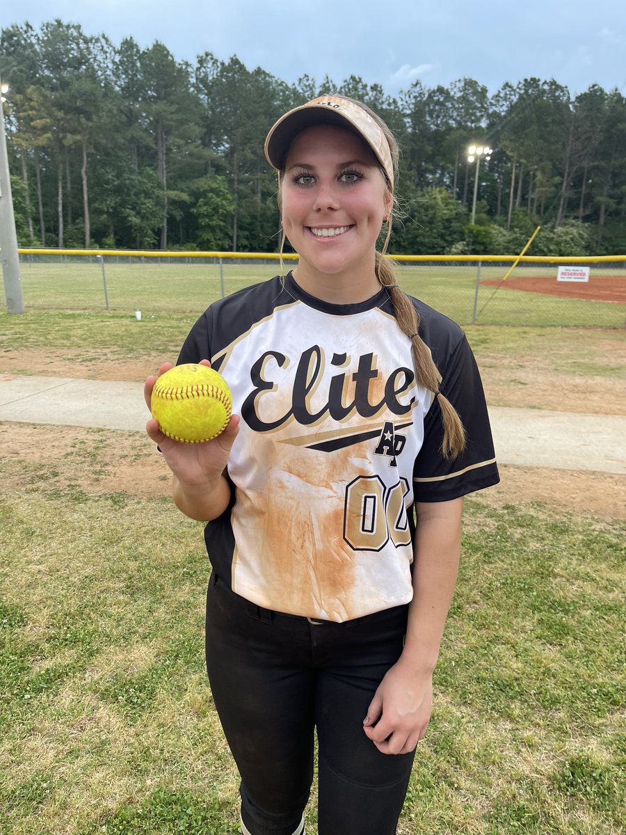 ATLPremier_Ray's tweet photo. AP Elite and Georgia College softball commit #00 Logan Seigle with a massive center field 2 run 💣 today at Gold Cup. #shehitsbombs @loganrseigle00 @GCSU_Softball @ApFastpitch https://t.co/CFIIh4xUwt