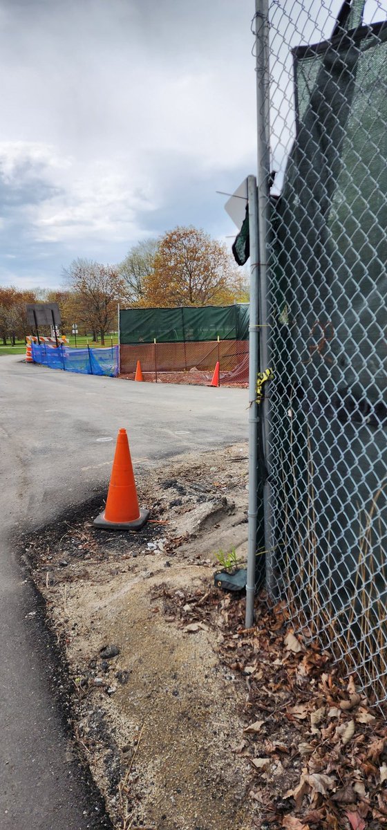 lashonp's tweet photo. How long will this go on? Going southbound on the trail with thr new bridge, be sure to slow down! You won't see folks coming.
#ChiLFT #BikeChi
#iHaveConcerns
@ChicagoParkDistrict @ChicagoDOT https://t.co/H32oszytKl