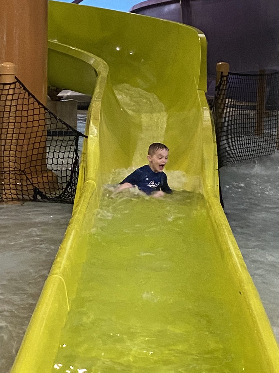 dwand9's tweet photo. Great day with the family at the Great Wolf Lodge &amp; Rainforest Cafe!  #ProudPapi https://t.co/fI9qVT7X1O