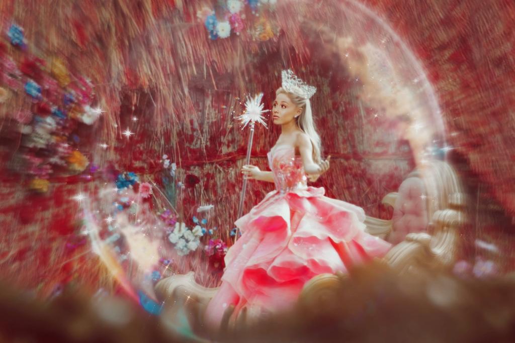 EunsYing's tweet photo. Ariana as Glinda (edits) 🥲💖 i cant wait to see her. https://t.co/xFy92x7Z9r
