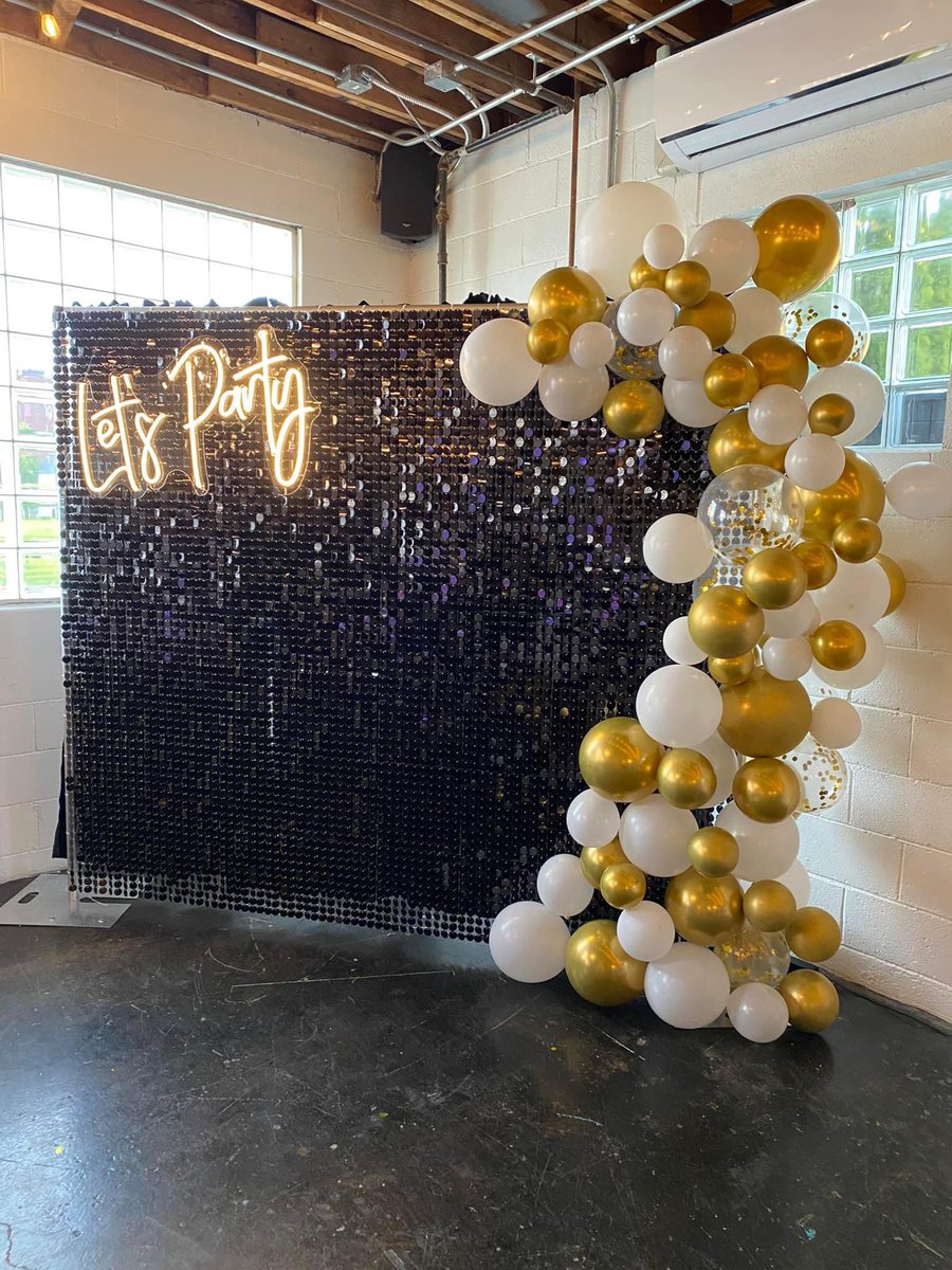 DaniQuinlin's tweet photo. In 2023, we’re upping our game across the board. Anything but excellence is unacceptable. So dang proud of this balloon install I completed for my side hustle ❣️ https://t.co/kISeoGCMCi