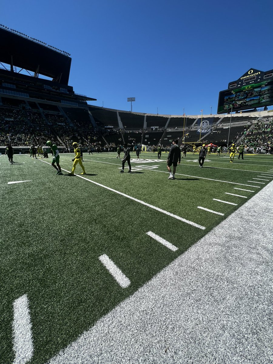 LJ_Walker_3's tweet photo. Thank you Oregon staff and Coaches for a great time these past two days. Loved the atmosphere. definitely would come back 👀 @oregonfootball @CoachJackSmith @KamranAraghi1 @CoachDanLanning https://t.co/D4LkGFM19K