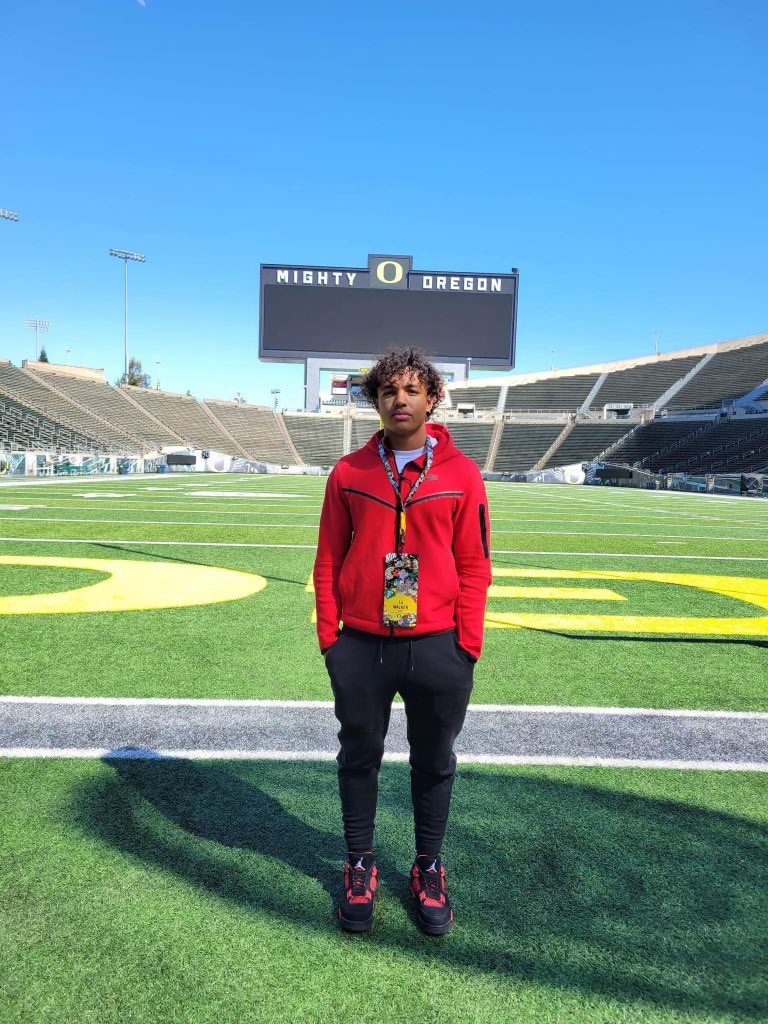 LJ_Walker_3's tweet photo. Thank you Oregon staff and Coaches for a great time these past two days. Loved the atmosphere. definitely would come back 👀 @oregonfootball @CoachJackSmith @KamranAraghi1 @CoachDanLanning https://t.co/D4LkGFM19K