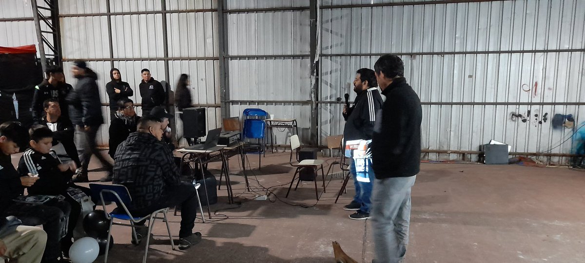 RecuperemosCC's tweet photo. Hoy fuimos invitados a una hermosa actividad organizada por @FilialElBosque .
Gracias por el espacio queridos amigos!
Seguimos trabajando para recuperar el club de David.
#recuperemoscc #colocolo https://t.co/3PQNMXMJtl