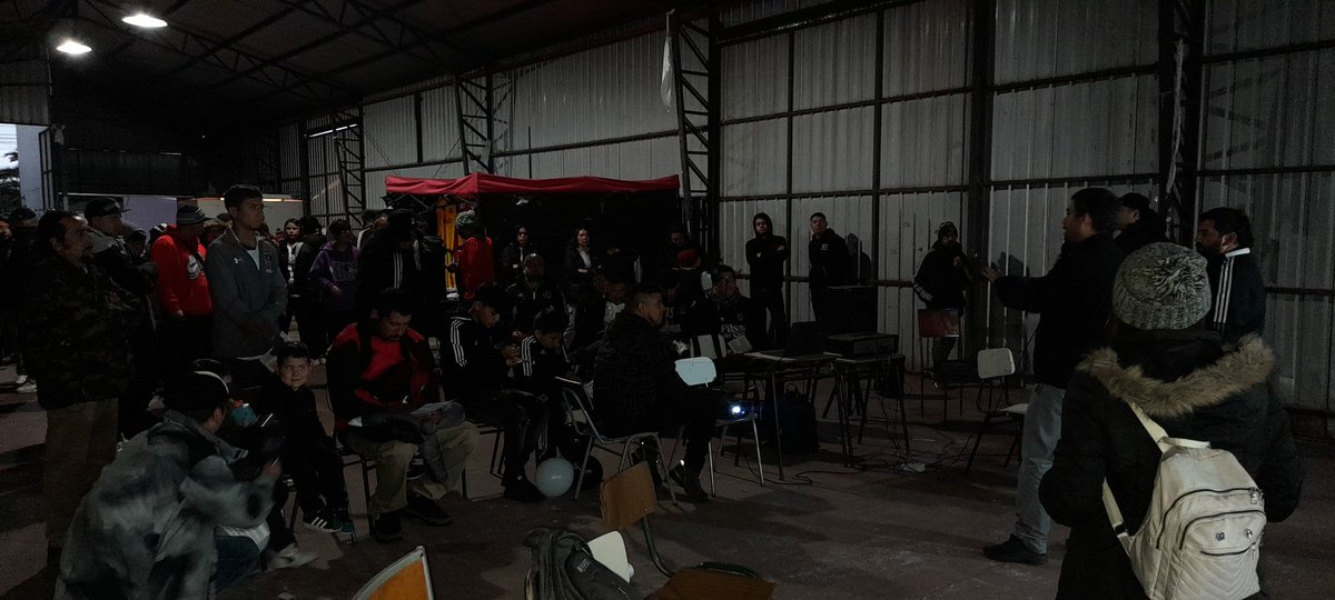 RecuperemosCC's tweet photo. Hoy fuimos invitados a una hermosa actividad organizada por @FilialElBosque .
Gracias por el espacio queridos amigos!
Seguimos trabajando para recuperar el club de David.
#recuperemoscc #colocolo https://t.co/3PQNMXMJtl