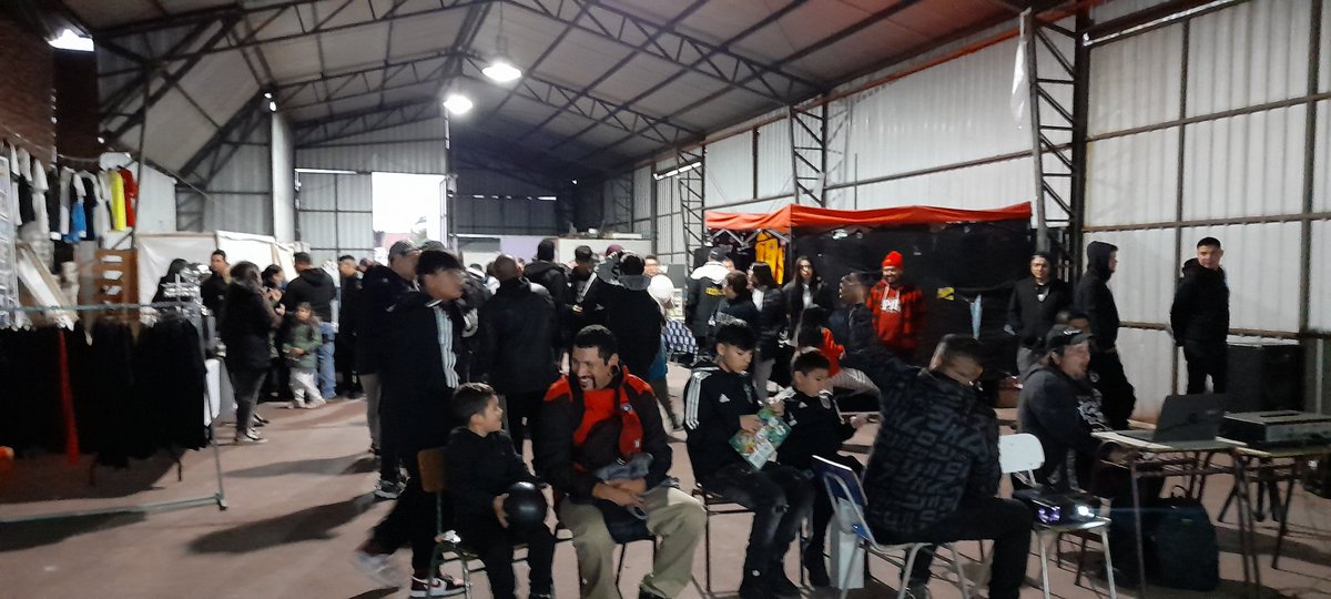 RecuperemosCC's tweet photo. Hoy fuimos invitados a una hermosa actividad organizada por @FilialElBosque .
Gracias por el espacio queridos amigos!
Seguimos trabajando para recuperar el club de David.
#recuperemoscc #colocolo https://t.co/3PQNMXMJtl
