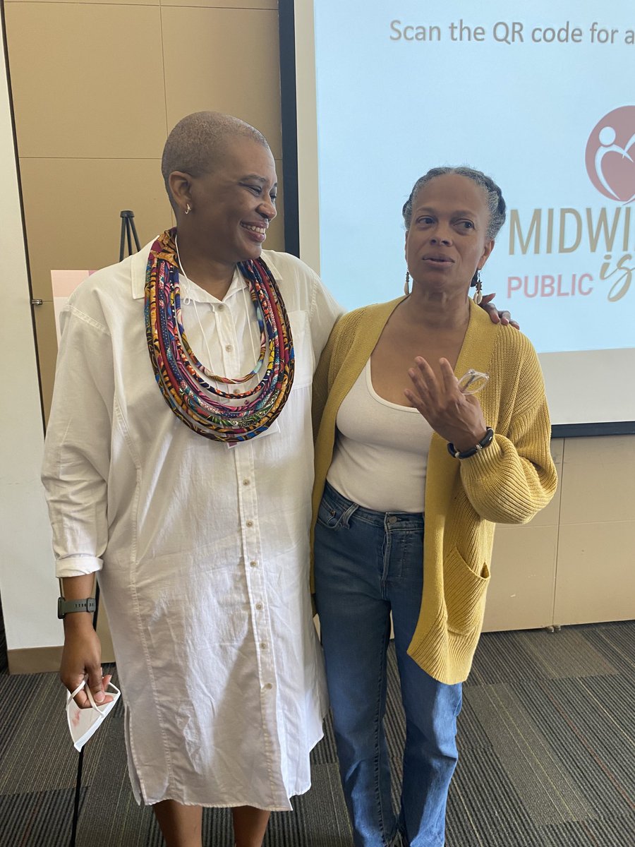 Finally got my picture with Kim Durdin, extraordinary midwife who founded Kindred LA, a Black owned birth center in CA. #MIPH23 ⁦@pitzercollege⁩