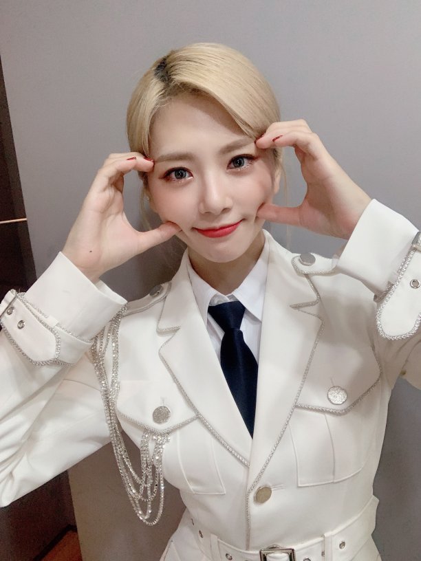 ㅤ ֺ  ׅ⠀⠀ ︎𝔫𝔦𝔤𝔥𝔱 ︎ ︎ ─ ︎ ︎ 𝖒𝖆𝖗𝖊 ⠀⠀⠀ ☪︎ ⠀⠀⠀ 〔  ɘ͠vent  〕 ...  𝐮pdαte   𖤍     #YumiYumi愛𝚍ᥱbut

Raisa linda se arregló para ir al debut de este chiquito y ser la representante de las pesadillas gritando por todas.