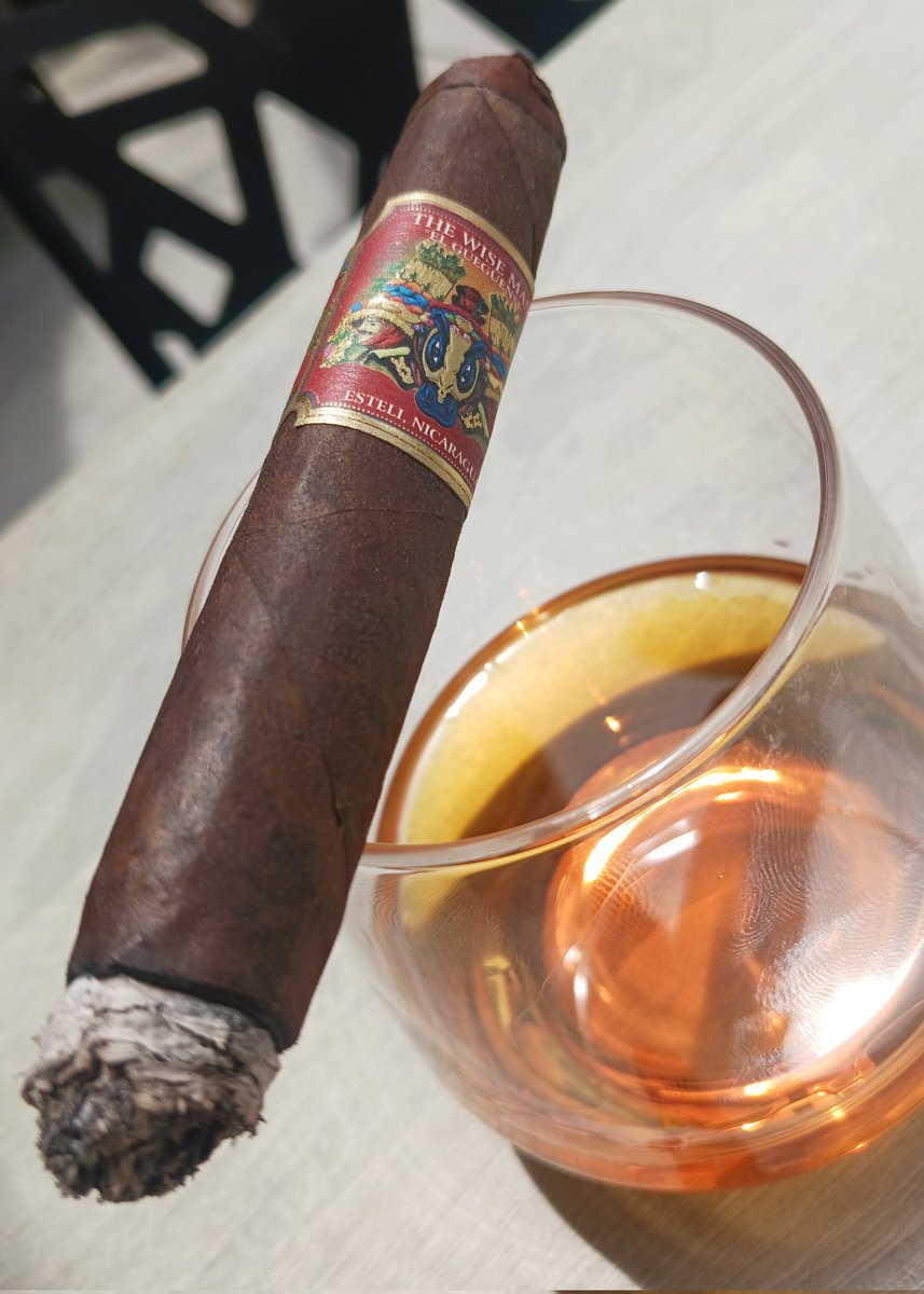 Im_Drivin's tweet photo. After morning yoga and some Jeep Week fun... time for lounging. 

#OldGranDad114 #TheWiseManMaduro #DaytonaBeach #Bourbon #Cigars https://t.co/9ShTDhCPu0