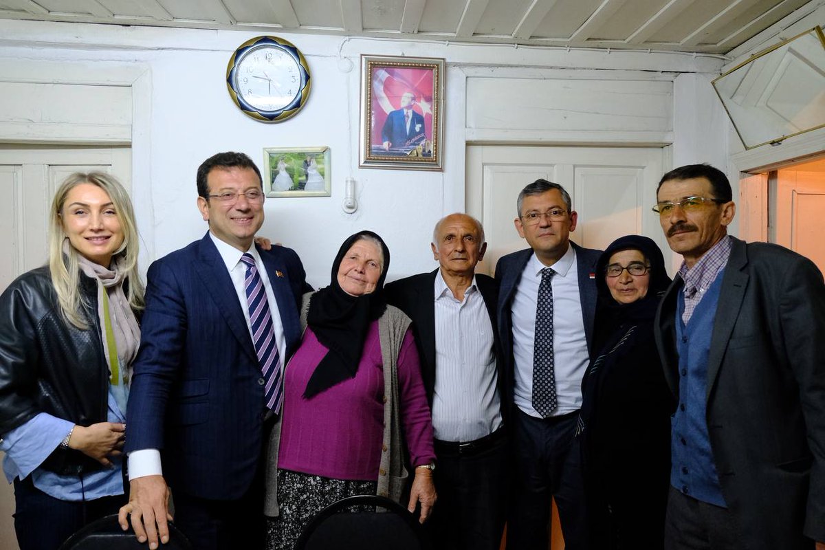 eczozgurozel's tweet photo. İstanbul Büyükşehir Belediye Başkanımız, Cumhurbaşkanı Yardımcımız Ekrem İmamoğlu ve değerli eşi Dilek İmamoğlu ile birlikte akşam yemeğinde Kula ilçemizin Gökçeören beldesinde Elif Ana'nın misafiri olduk. https://t.co/DyqHz6bDJA