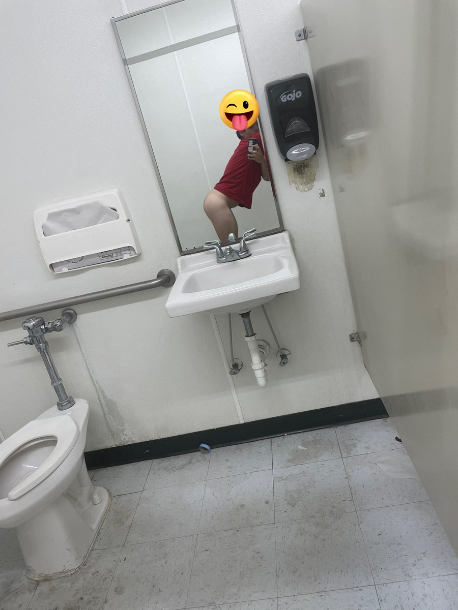 dAddiesBoi667's tweet photo. Bored at work. Wish someone would walk in on me 🥵😈💦

https://t.co/HkPrWsVcGL
#onlyfans #daddy #cum #gay #porn #lgbtq #bathroom #selfie #bored #porn #sex #sexy https://t.co/iPcmVaSkfb