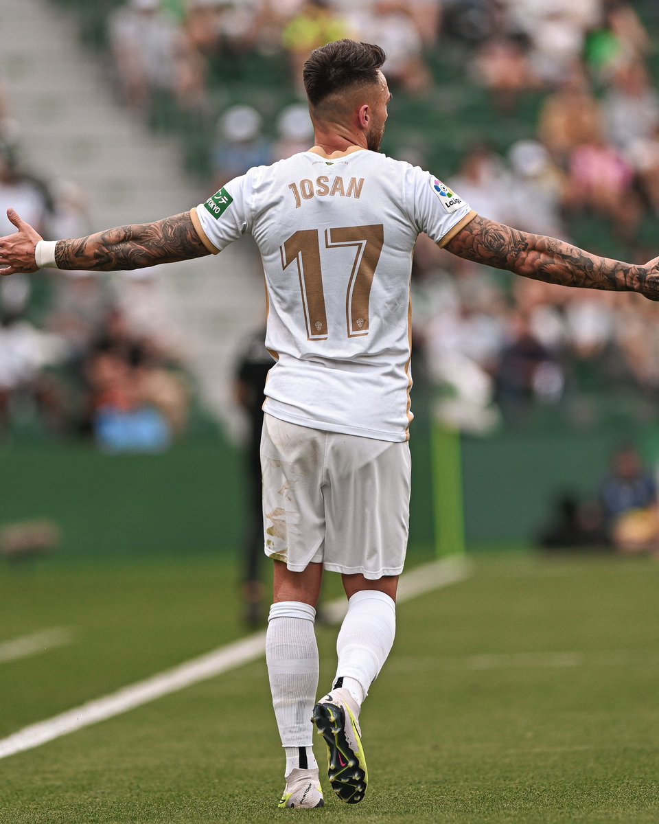 JosanFerrandez7's tweet photo. Nos duele no haberos dado más tardes así en el Martínez Valero. Afición, habéis estado espectacular toda la temporada y sois lo mejor de este club. Gracias por estar ahí en todo momento. Siempre Elche Club de Fútbol 💚 https://t.co/OH75FMjJdw